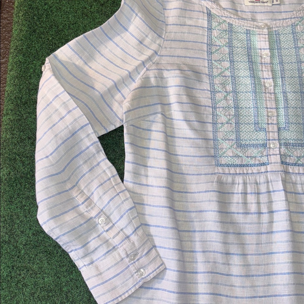 Vineyard Vines White and Light Blue Embroidered Popover Blouse - Picture 5 of 10